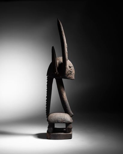 null Cimier ciwara Bambara, Mali
Bois
H. 46 cm

Provenance :
- John J. Klejman (1906-1995),...