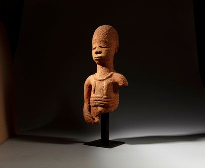 null Katsina bust, Nigeria
Terracotta
H. 39 cm

Thermoluminescence test ASA, dated...