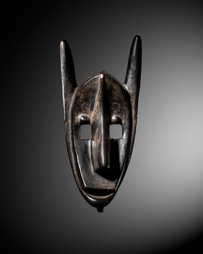 null Korè Bambara mask, Mali
Wood
H. 43 cm

Provenance :
- André Schoeller, Paris

Publication:
-...