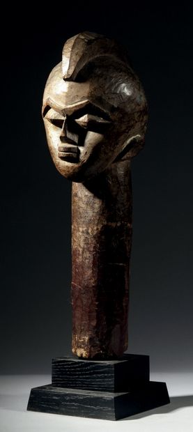 null Lobi head, Burkina Faso
Wood
H. 57 cm

Provenance :
- Galerie Ratton-Hourdé,...