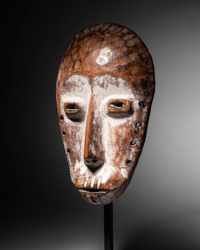 null Lega mask, Democratic Republic of Congo
Wood
H. 28 cm

A Lega mask of good size...
