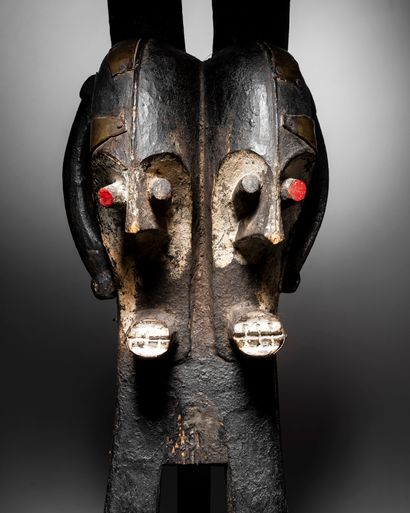null Ijo mask, Nigeria
Wood
H. 84 cm

Provenance :
- Roger Azar, Paris
- Galerie...