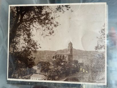 null Ensemble de six photographies encadrées
Représentant des vues du Sud de la France
Certaines...