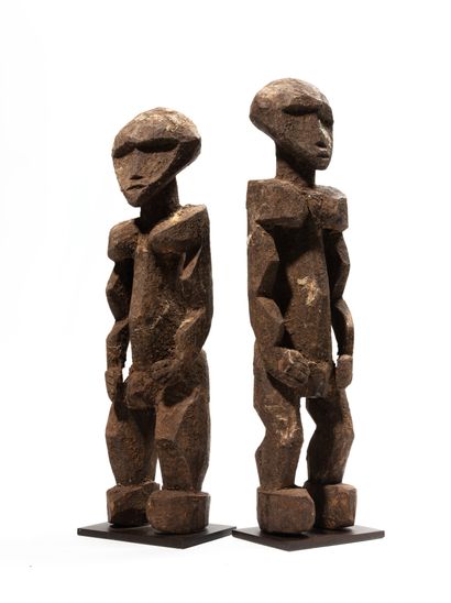 null Couple of Karaboro statues, Burkina Faso
Wood
H. 35 cm
Superb couple representing...