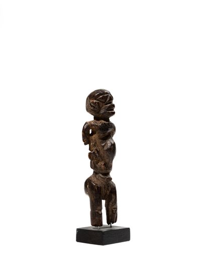 null Lobi statue, Burkina Faso
Wood
H. 13,5 cm
Small statue that probably served...