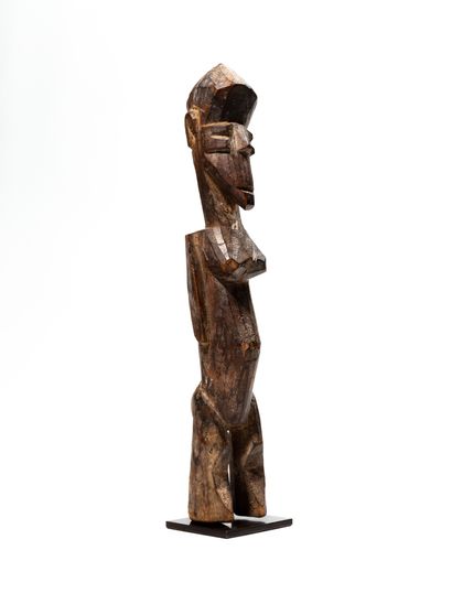 null Lobi statue, Burkina Faso
Wood
H. 30 cm
Interesting statue representing a standing...