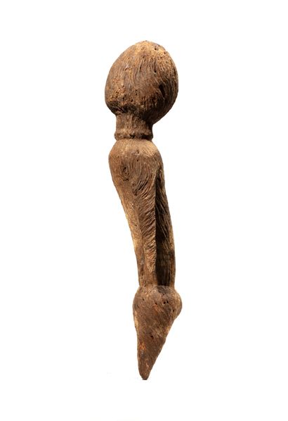 null Moba statue, Togo
Wood
H. 68 cm
Superb statue representing a stylized character,...