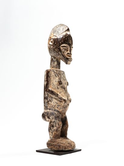 null Statue Baoulé, Côte d’Ivoire
Bois
H. 26 cm
Belle statue sculptée dans un style...