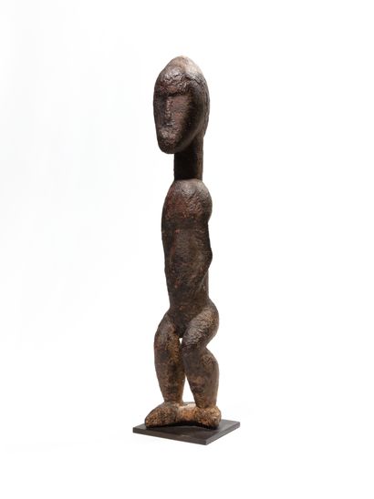 null Statue Baoulé, Côte d’Ivoire
Bois
H. 45 cm
Personnage masculin se tenant debout,...