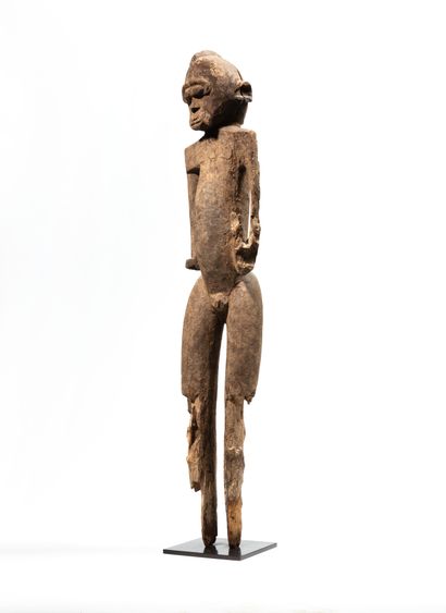 null Statue Lobi, Burkina Faso
Bois
H. 78 cm
2 000 / 3 000 €
Importante sculpture...