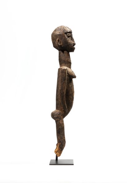 null Lobi statue, Burkina Faso
Wood
H. 62 cm
Statue representing a large female figure....