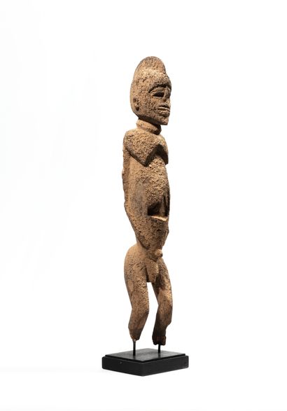 null Statue Lobi, Burkina Faso
Bois
H. 60,5 cm
Grande statue représentant un personnage...