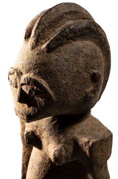 null Lobi statue, Burkina Faso
Wood
H. 40 cm
Male figure with generous volumes, the...