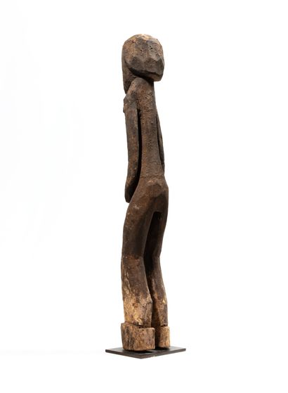 null Karaboro statue, Burkina Faso
Wood
H. 63 cm
Rare and large statue representing...