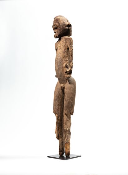null Lobi statue, Burkina Faso
Wood
H. 78 cm
2 000 / 3 000 €
Important anthropomorphic...