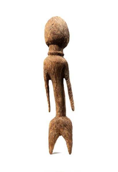 null Statue Moba, Togo
Bois
H. 68 cm
Superbe statue représentant un personnage stylisé,...