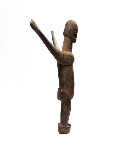 null Lobi statue, Burkina Faso
Wood
H. 39 cm
Ancient tiepouo type statue representing...