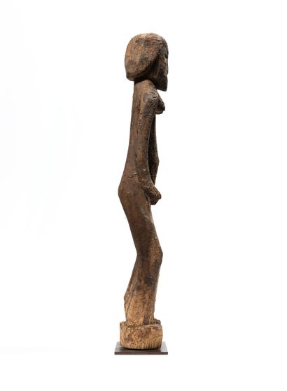 null Karaboro statue, Burkina Faso
Wood
H. 63 cm
Rare and large statue representing...