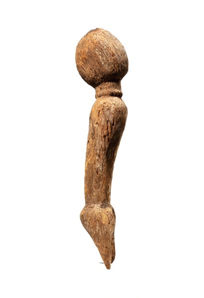 null Statue Moba, Togo
Bois
H. 68 cm
Superbe statue représentant un personnage stylisé,...