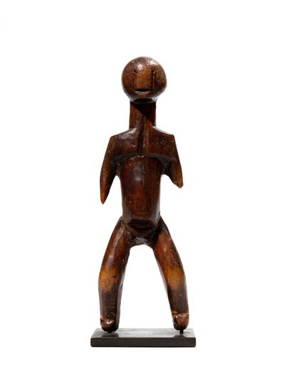 null Ewe statuette, Ghana
Wood
H. 19 cm
Interesting statuette representing a character...