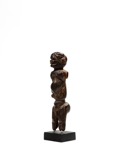 null Statue Lobi, Burkina Faso
Bois
H. 13,5 cm
Petite statue ayant probablement servi...