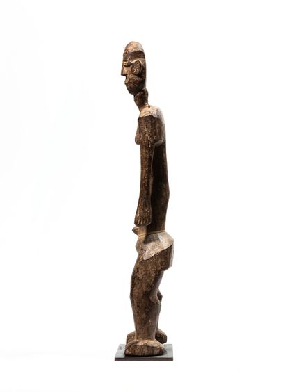 null Lobi statue, Burkina Faso
Wood
65 cm high
Powerful male statue firmly planted...