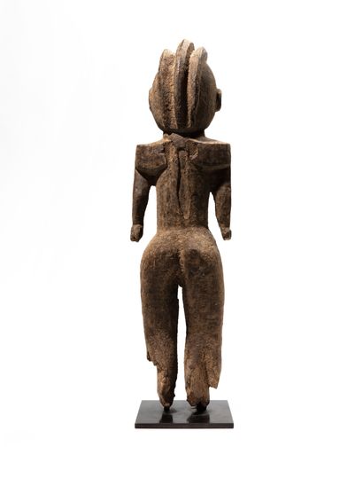 null Statue Lobi, Burkina Faso
Bois
H. 40 cm
Personnage masculin aux volumes généreux,...