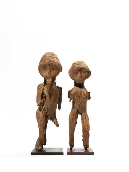 null Couple of Lobi statues, Burkina Faso
Wood
H. 24 cm and 26 cm
A pair of ghostly...