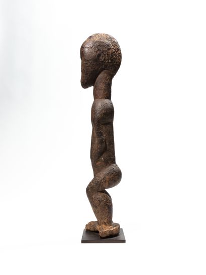 null Baule statue, Ivory Coast
Wood
H. 45 cm
Male figure standing, arms along the...