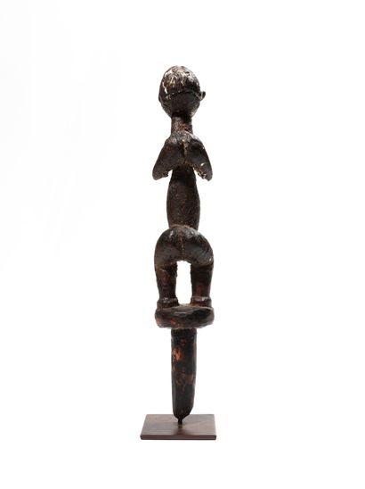 null Fon statue, Benin/Nigeria
Wood
H. 33 cm
Beautiful fetish representing a woman...
