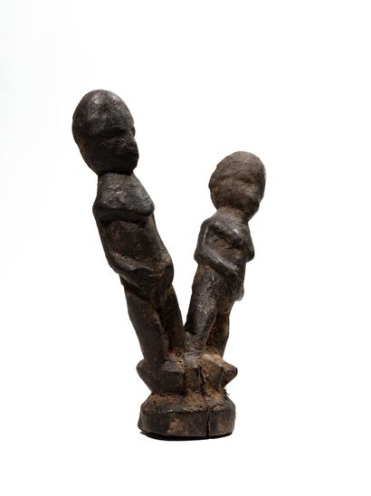 null Statue double Lobi, Burkina Faso
Bois
H. 28 cm
Rare et intéressante statue monoxyle...