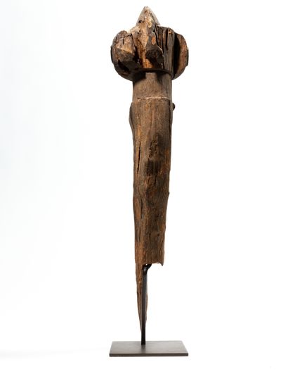 null Statue Tchamba, Togo
Bois
H. 60 cm
Beau fragment d’une ancienne statue mangée...