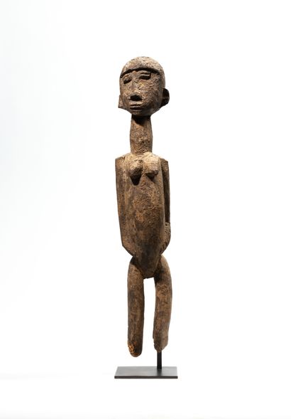 null Lobi statue, Burkina Faso
Wood
H. 62 cm
Statue representing a large female figure....