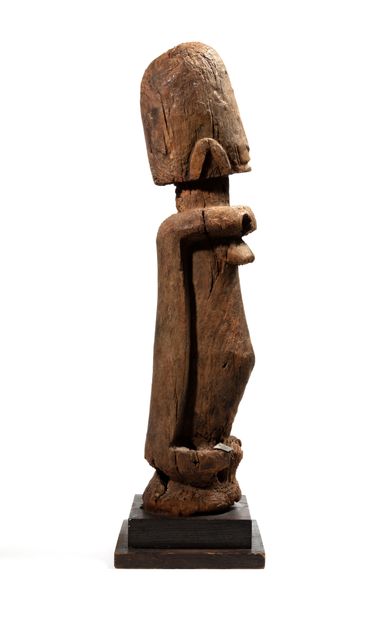 null Statue Dogon, Mali
Bois
H. 81 cm
Importante sculpture représentant un personnage...