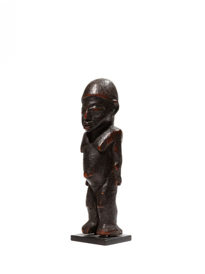 null Statue Lobi, Burkina Faso
Bois
H. 19 cm
Petite statue aux volumes puissants...
