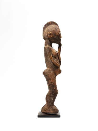 null Lobi statue, Burkina Faso
Wood
H. 25,5 cm
Charming statue of a character with...