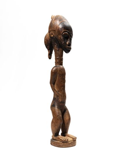 null Baule statue, Ivory Coast
Wood
H. 44 cm
Ancient statue representing a male figure...