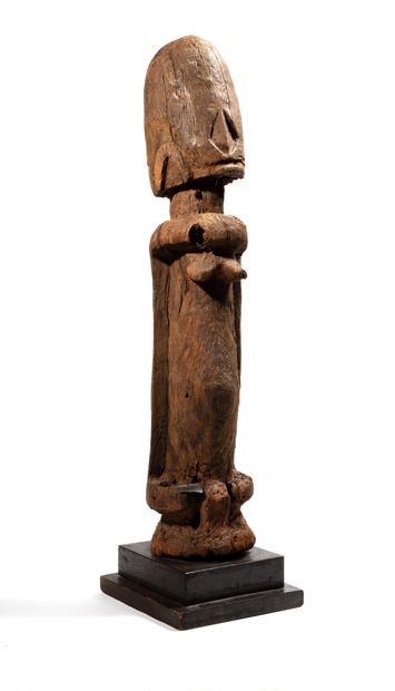 null Dogon statue, Mali
Wood
H. 81 cm
Important sculpture representing a character...
