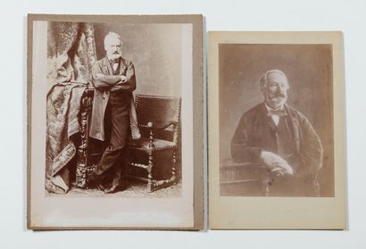 HUGO Victor (1802-1885). Set of 2 documents.
Black & white portrait, pasted on cardboard,...