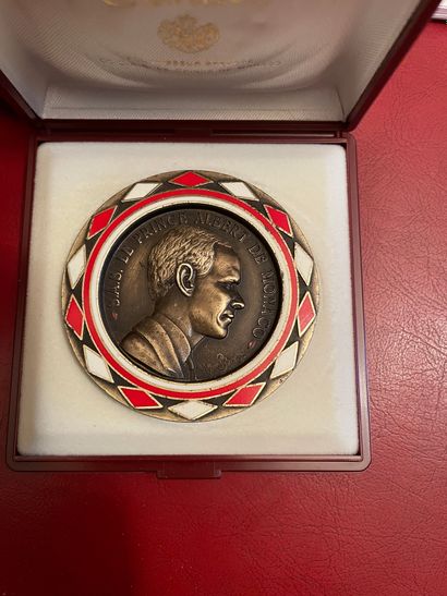 null Bronze medal
Commemorating the 40th anniversary of the Red Cross.
Annotated...
