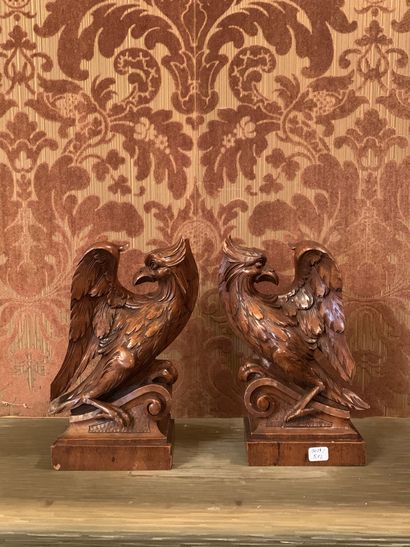 null Paire d'aigles en bois sculpté
Provient certainement d'un meuble
H. 27cm