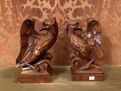 null Paire d'aigles en bois sculpté
Provient certainement d'un meuble
H. 27cm