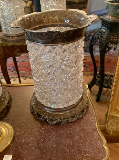 null Pair of cylindrical vases in diamond-cut crystal
Neck and base in silver chased...
