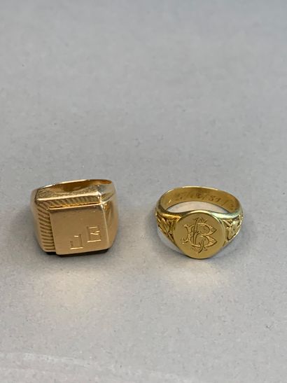 null Two signet rings in 18 K yellow gold.
One is oval and monogrammed, the other...