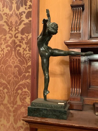 Serge YOURIEVITCH (1876 - 1969) Sculpture en bronze à patine verte “La danseuse Nattova”
Signée...