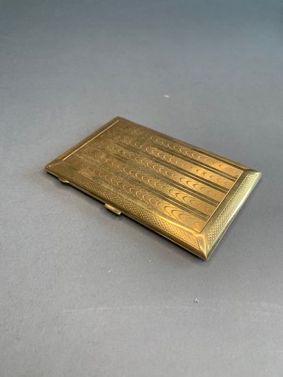 Cigarette case in 18 K yellow gold with guilloche...