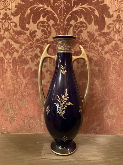null Vase en céramique bleu et or
H.43 cm