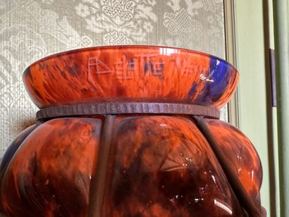 André DELATTE (1887-1953) Vase balustre en verre marmoréen soufflé orange et bleu
Dans...