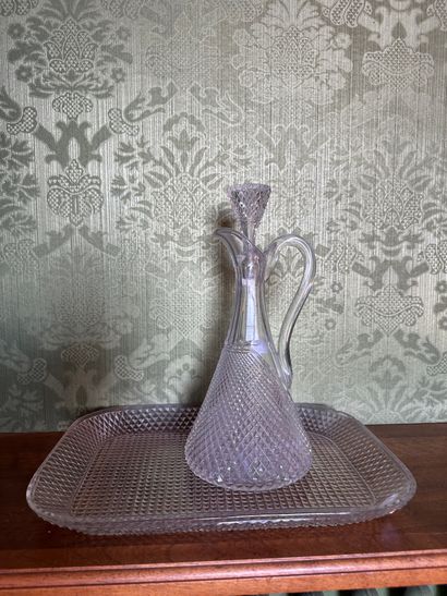 null Water glass in cut crystal with diamond points including a carafe and a tray.
About...