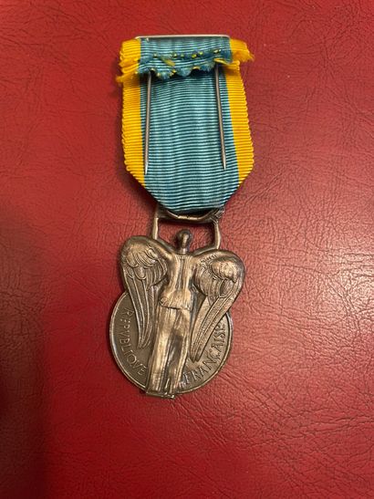 Médaille de l'ordre du mérite sportif.
Insigne...